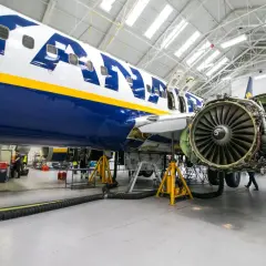 Ile zarabia mechanik na lotnisku? Zaskakujące fakty o wynagrodzeniach