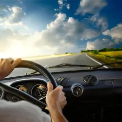Jak dojechać na lotnisko w Modlinie samochodem bez problemów i stresu