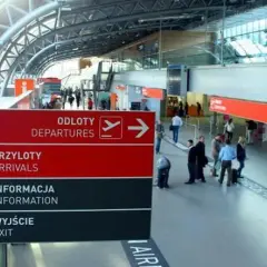 Najlepsze sposoby dojazdu z Warszawy na lotnisko Modlin – oszczędź czas i pieniądze