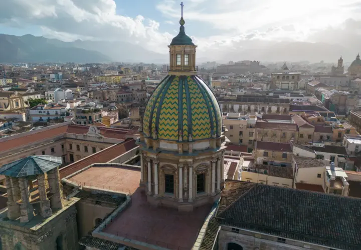 Jak szybko i tanio dojechać z lotniska Palermo do centrum miasta?