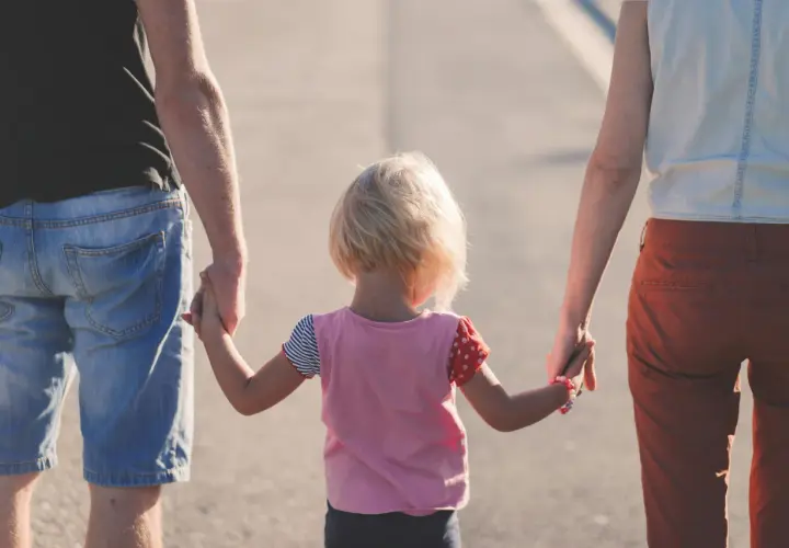 Rodzinne wakacje bez stresu – dlaczego ubezpieczenie na wyjazd to inwestycja w spokój?