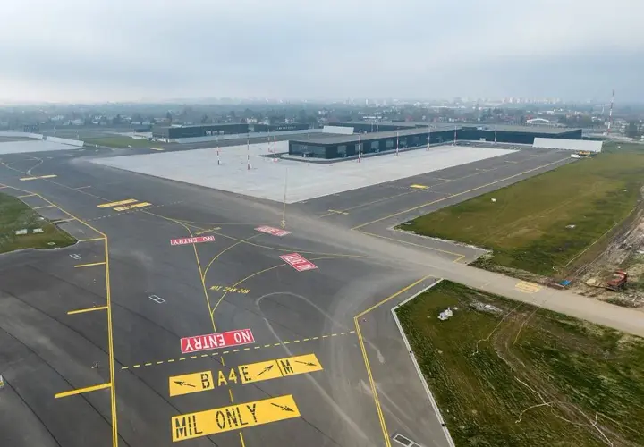 Czy lotnisko w Radomiu jest czynne? Sprawdź aktualny status i godziny otwarcia