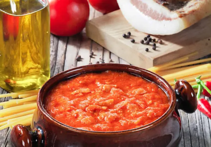 Przepis na pyszną pastę z amatriciana - Prosty przepis na domowy sos amatriciana