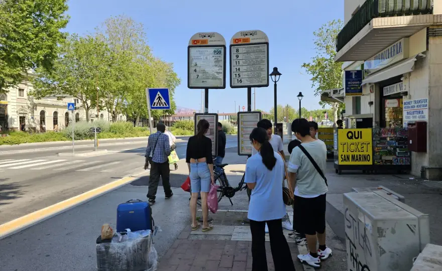 Jak dojechać z lotniska Forli do Rimini? Sprawdź najlepsze opcje podróży
