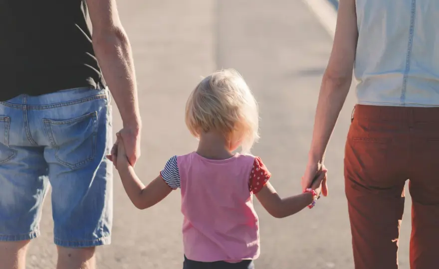 Rodzinne wakacje bez stresu – dlaczego ubezpieczenie na wyjazd to inwestycja w spokój?