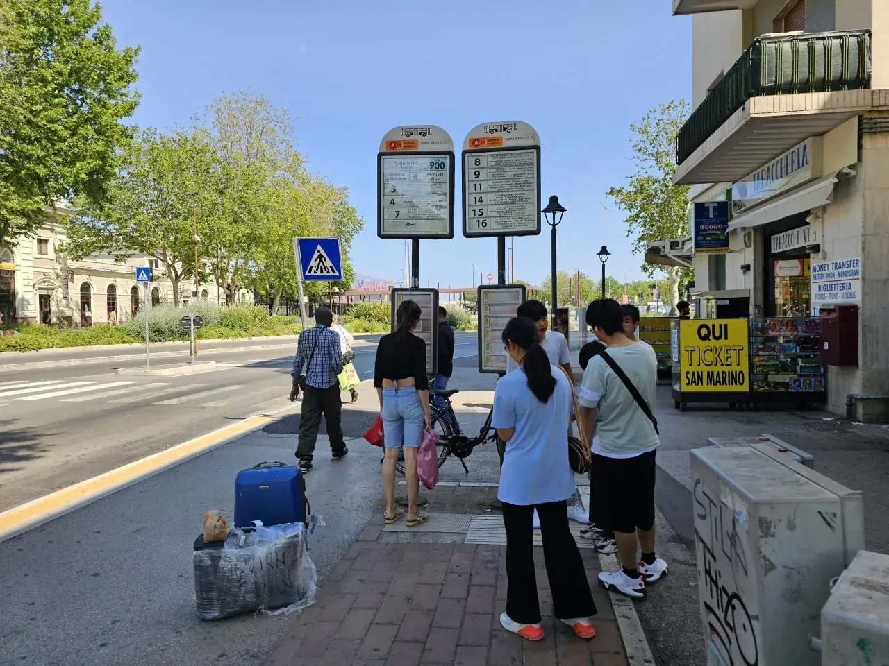 Jak dojechać z lotniska Forli do Rimini? Sprawdź najlepsze opcje podróży